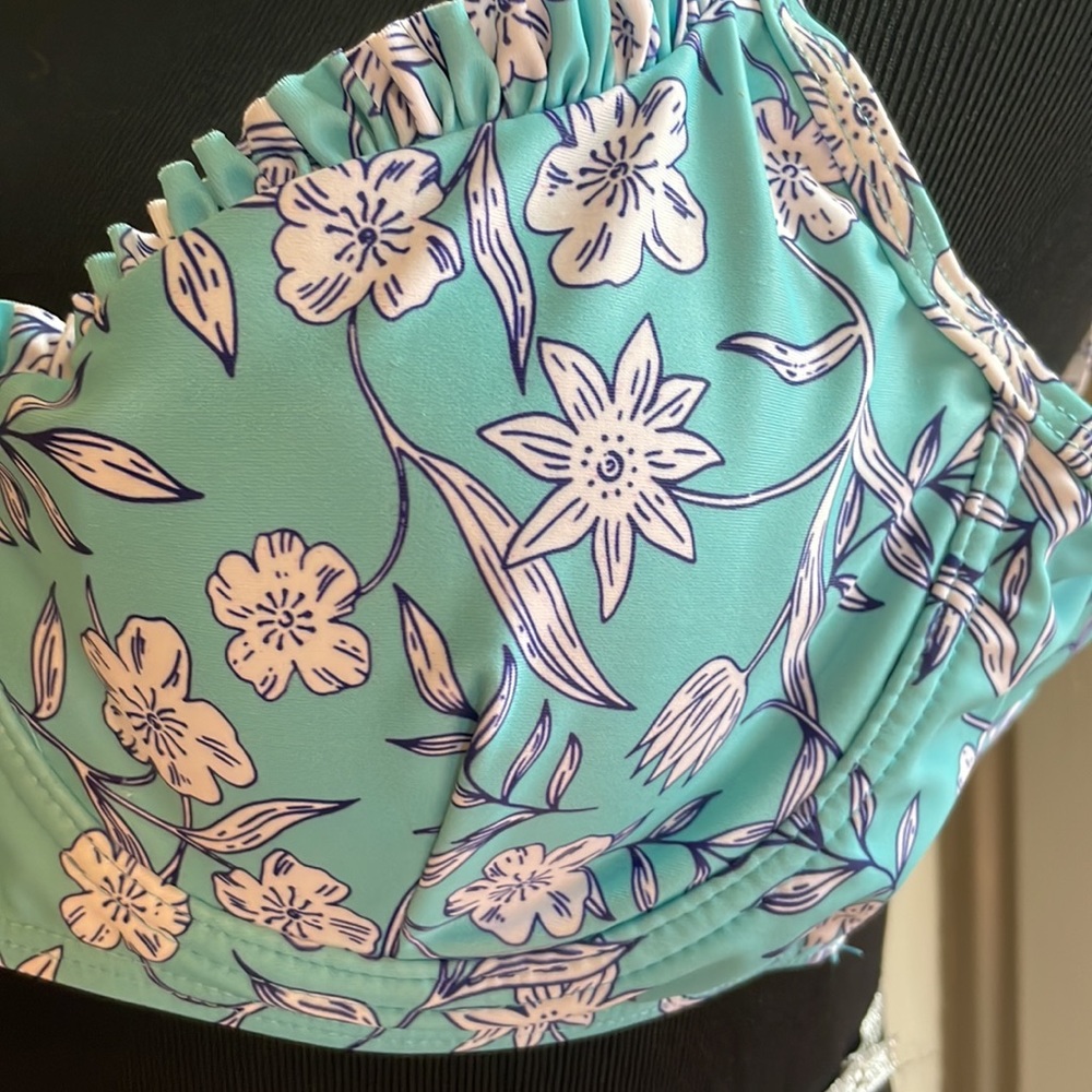 Beautiful 2pc swim set - Picture 3 of 9